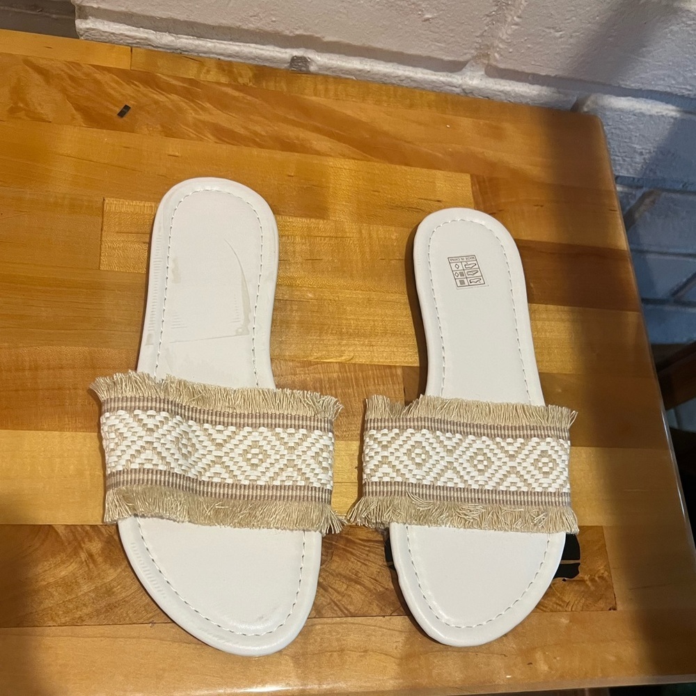 #11 Sandals - Picture 2 of 7